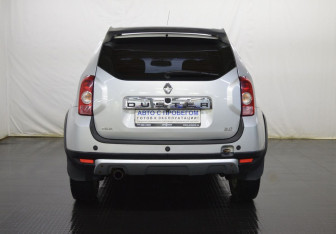 Подержанный автомобиль Renault Duster 2012 года (6 фото)