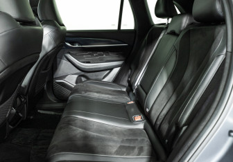 Подержанный автомобиль Geely Monjaro 2024 года (10 фото)