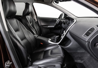 Подержанный автомобиль Volvo XC60 2016 года (20 фото)