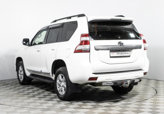 Подержанный автомобиль Toyota Land Cruiser Prado 2015 года (7 фото)