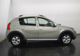 Подержанный автомобиль Renault Sandero 2013 года (4 фото)