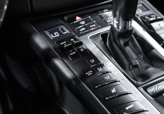 Подержанный автомобиль Porsche Macan 2016 года (32 фото)