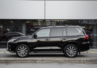 Подержанный автомобиль Lexus LX 2016 года (9 фото)