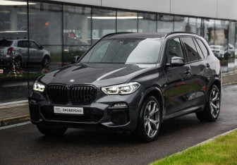 Подержанный автомобиль BMW X5 2019 года (3 фото)