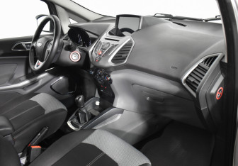 Подержанный автомобиль Ford EcoSport 2014 года (12 фото)