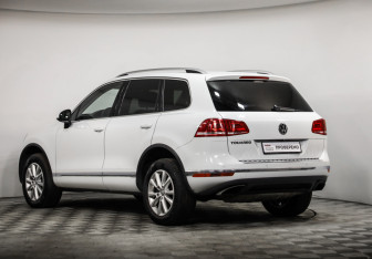 Подержанный автомобиль Volkswagen Touareg 2015 года (7 фото)