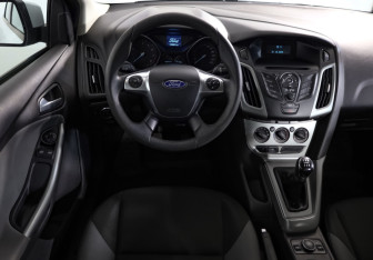Подержанный автомобиль Ford Focus Hatchback 2013 года (11 фото)