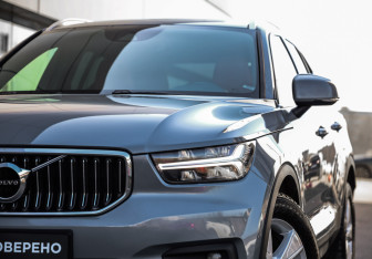Подержанный автомобиль Volvo XC40 2019 года (2 фото)