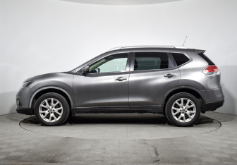 Подержанный автомобиль Nissan X-Trail 2015 года (8 фото)