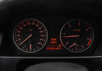 Подержанный автомобиль BMW X1 2013 года (16 фото)