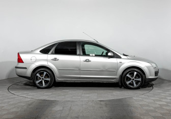 Подержанный автомобиль Ford Focus Sedan 2006 года (4 фото)