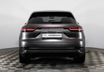 Подержанный автомобиль Porsche Cayenne 2018 года (9 фото)