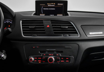 Подержанный автомобиль Audi Q3 2012 года (17 фото)