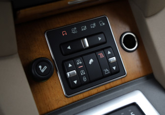 Подержанный автомобиль Land Rover Discovery 2013 года (21 фото)