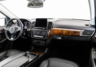 Подержанный автомобиль Mercedes-Benz GLE 2016 года (10 фото)