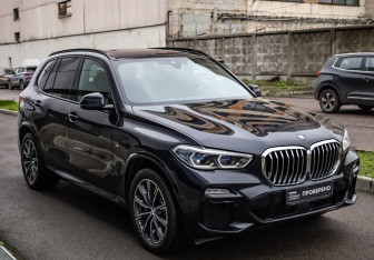Подержанный автомобиль BMW X5 2019 года (5 фото)