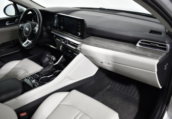 Подержанный автомобиль Kia K5 2021 года (12 фото)