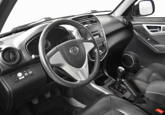 Подержанный автомобиль Lifan X60 2017 года (9 фото)