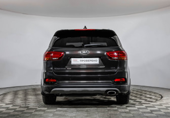 Подержанный автомобиль Kia Sorento 2018 года (6 фото)