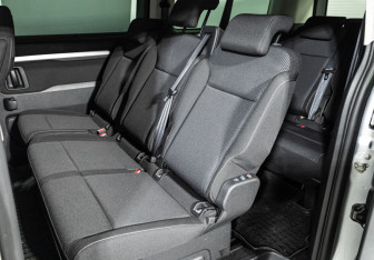 Подержанный автомобиль Peugeot Traveller 2021 года (10 фото)