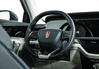 Подержанный автомобиль Hongqi HS5 2024 года (15 фото)