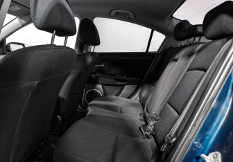 Подержанный автомобиль Mazda 3 Sedan 2006 года (12 фото)