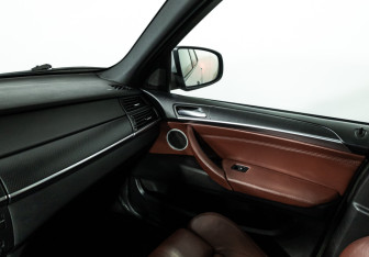 Подержанный автомобиль BMW X5 2007 года (19 фото)