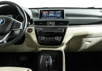 Подержанный автомобиль BMW X1 2020 года (14 фото)
