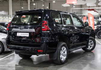 Подержанный автомобиль Toyota Land Cruiser Prado 2021 года (6 фото)