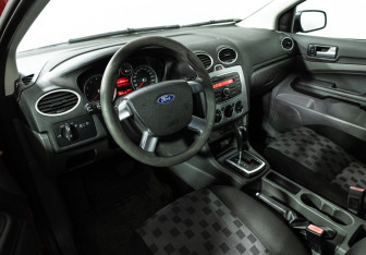 Подержанный автомобиль Ford Focus Hatchback 2007 года (11 фото)