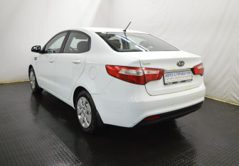 Подержанный автомобиль Kia Rio Sedan 2013 года (7 фото)