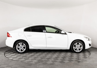 Подержанный автомобиль Volvo S60 2013 года (4 фото)