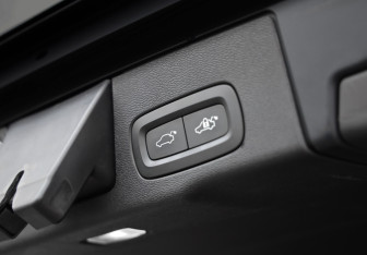 Подержанный автомобиль Volvo XC60 2018 года (31 фото)