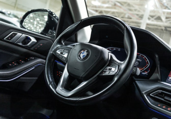 Подержанный автомобиль BMW X5 2019 года (22 фото)