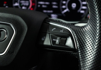 Подержанный автомобиль Audi Q3 2021 года (21 фото)