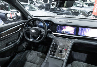 Подержанный автомобиль Geely Monjaro 2025 года (13 фото)