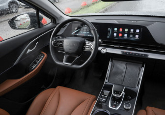 Подержанный автомобиль Omoda C5 2023 года (12 фото)