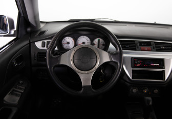 Подержанный автомобиль Mitsubishi Lancer Sedan 2007 года (10 фото)