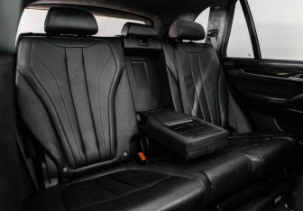 Подержанный автомобиль BMW X5 2016 года (31 фото)