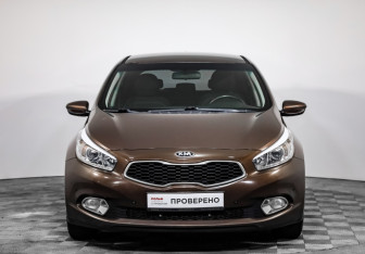 Подержанный автомобиль Kia Ceed Hatchback 2013 года (2 фото)
