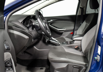 Подержанный автомобиль Ford Focus Sedan 2013 года (10 фото)