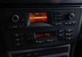 Подержанный автомобиль BMW X3 2010 года (14 фото)