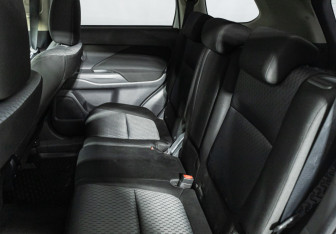 Подержанный автомобиль Mitsubishi Outlander 2012 года (10 фото)