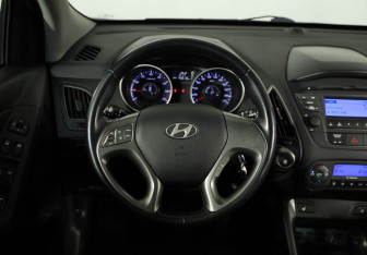 Подержанный автомобиль Hyundai ix35 2014 года (10 фото)