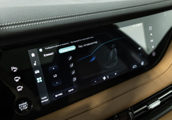 Подержанный автомобиль Changan CS95 2024 года (19 фото)