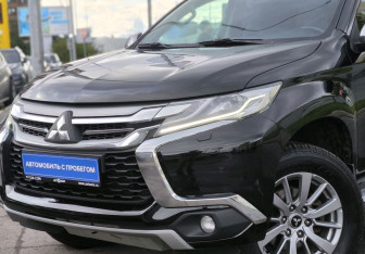 Подержанный автомобиль Mitsubishi Pajero Sport 2017 года (9 фото)