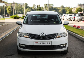 Подержанный автомобиль Skoda Rapid Liftback 2019 года (4 фото)