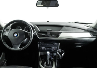 Подержанный автомобиль BMW X1 2013 года (13 фото)