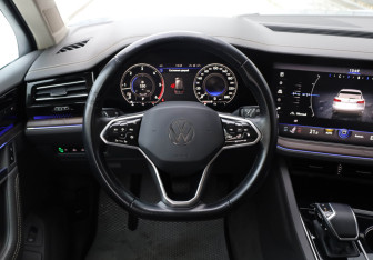 Подержанный автомобиль Volkswagen Touareg 2021 года (9 фото)
