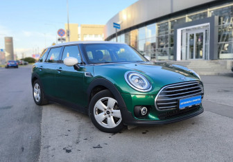 Подержанный автомобиль MINI Clubman Wagon 2021 года (3 фото)